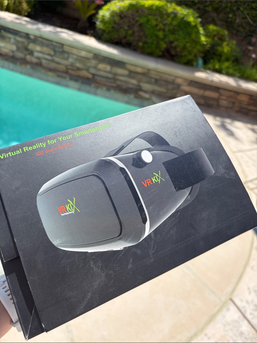 Virtual Reality Headset for Smartphone